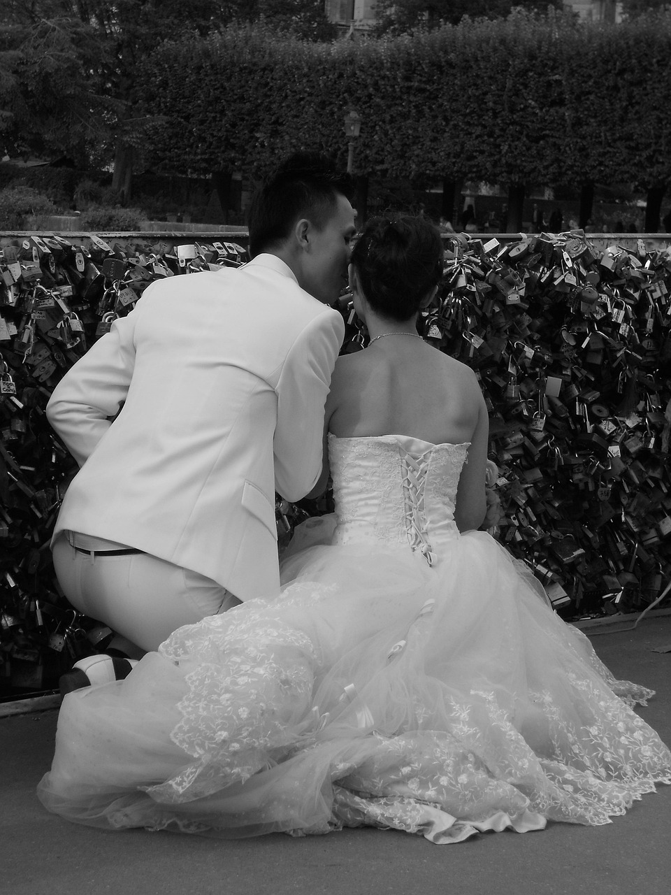 结婚戒指男女佩戴指南，正确佩戴方法与注意事项