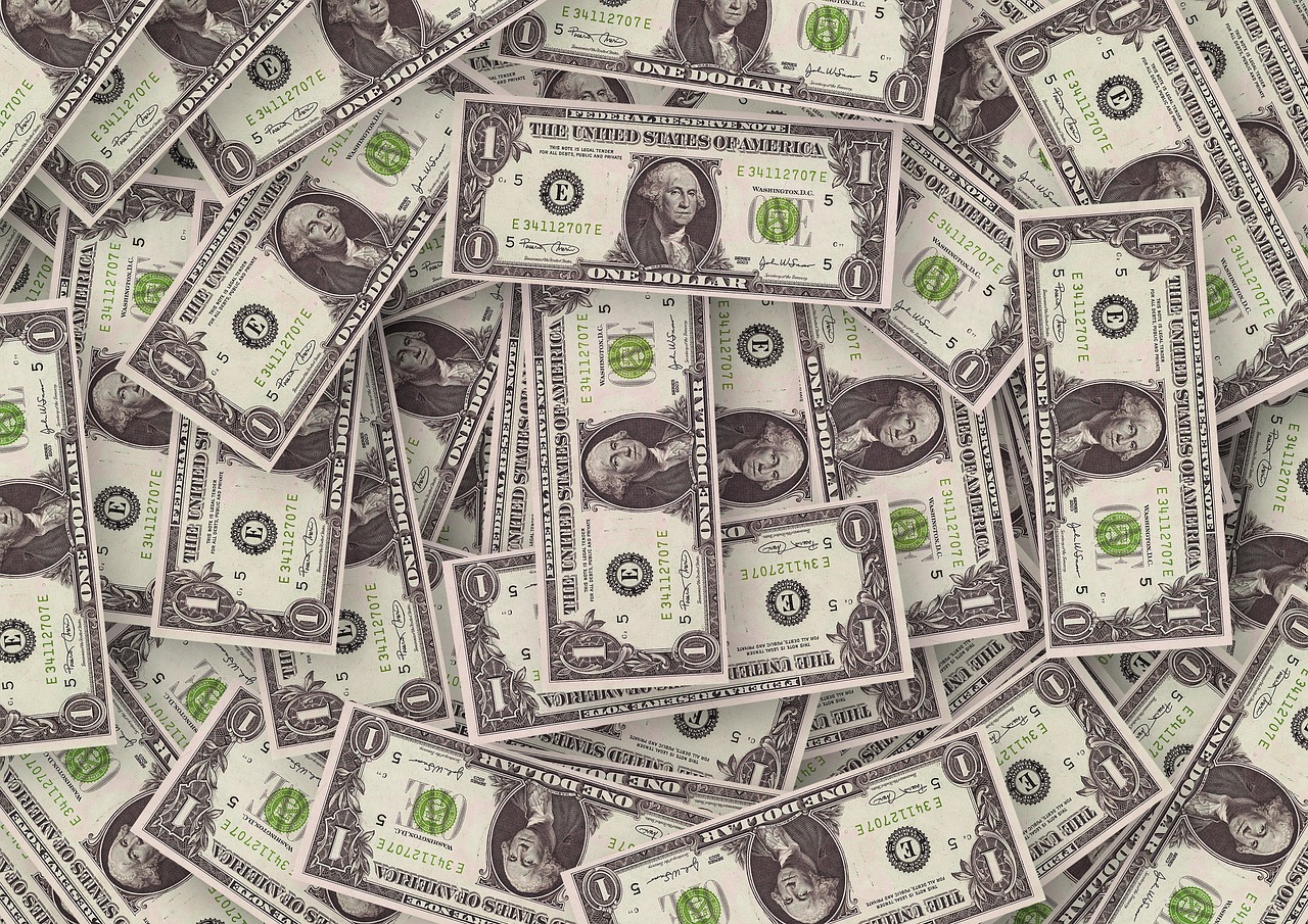 关于黄金价格走势的探讨，黄金是否会跌到比原价低300多元？