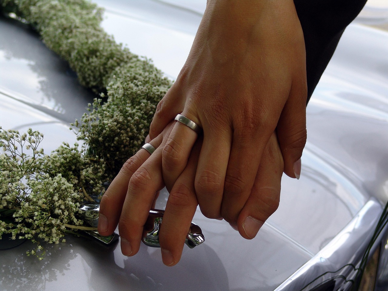 婚戒钻石选购指南，如何挑选完美的婚戒钻石？